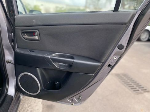 Used 2005 MAZDA MAZDA3 s w/ Moonroof & 6-CD Pkg image 26