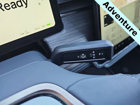 Used 2023 Rivian R1S Adventure image 21