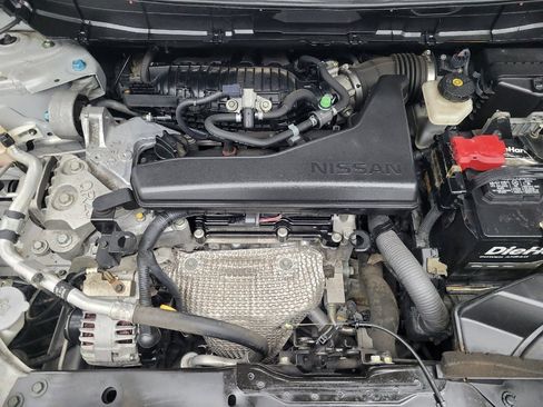 Used 2015 Nissan Rogue S FWD image 30