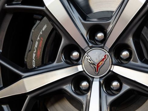 Used 2021 Chevrolet Corvette Stingray Premium Cpe w/ Z51 Performance Package RWD image 27