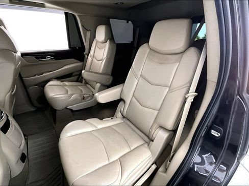 Used 2017 Cadillac Escalade Luxury AWD/4WD image 35
