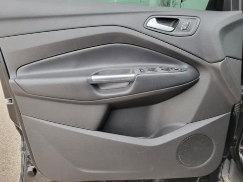 Used 2019 Ford Escape SE image 15