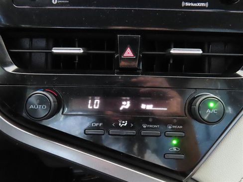 Used 2021 Toyota Camry SE image 23