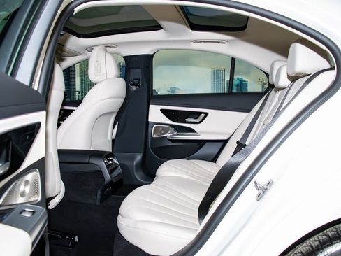 Certified 2025 Mercedes-Benz E 350 4MATIC Sedan image 22