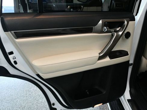 Used 2021 Lexus GX 460 Premium w/ Accessory Package AWD/4WD image 25