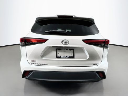 Used 2021 Toyota Highlander XLE FWD image 6