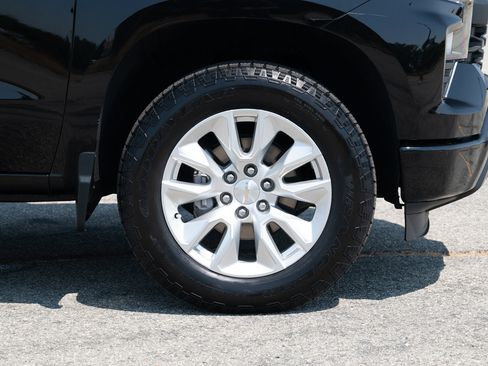 Used 2023 Chevrolet Silverado 1500 Custom image 10