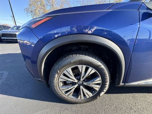 Used 2023 Nissan Rogue SV image 10