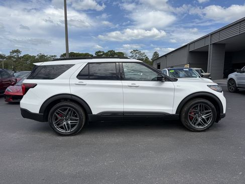 New 2026 Ford Explorer ST-Line w/ ST-Line Street Pack RWD image 3