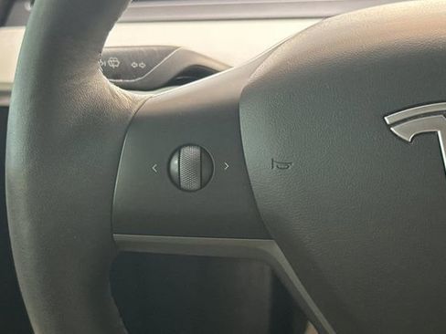 Used 2022 Tesla Model Y Performance image 28