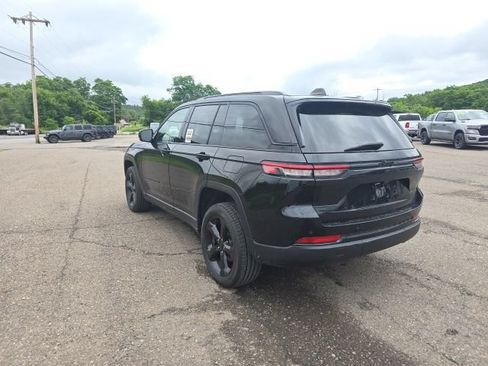 Used 2023 Jeep Grand Cherokee Altitude AWD/4WD image 6