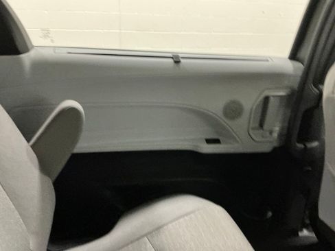 Used 2025 Toyota Sienna LE image 26