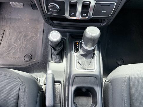 Used 2023 Jeep Wrangler Sport AWD/4WD image 19