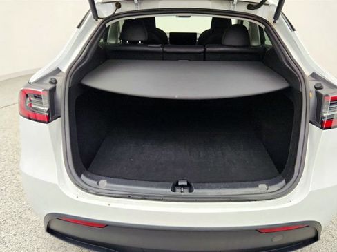 Used 2023 Tesla Model Y Long Range AWD/4WD image 24