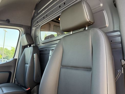 Used 2025 Mercedes-Benz Sprinter 2500 image 28