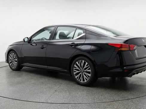 Used 2025 Nissan Altima 2.5 SV image 6