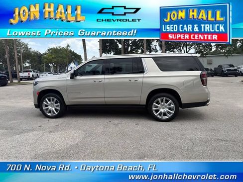 Used 2023 Chevrolet Suburban High Country AWD/4WD image 5