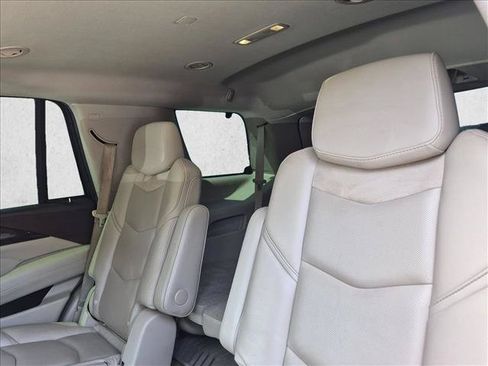 Used 2017 Cadillac Escalade Luxury RWD image 15
