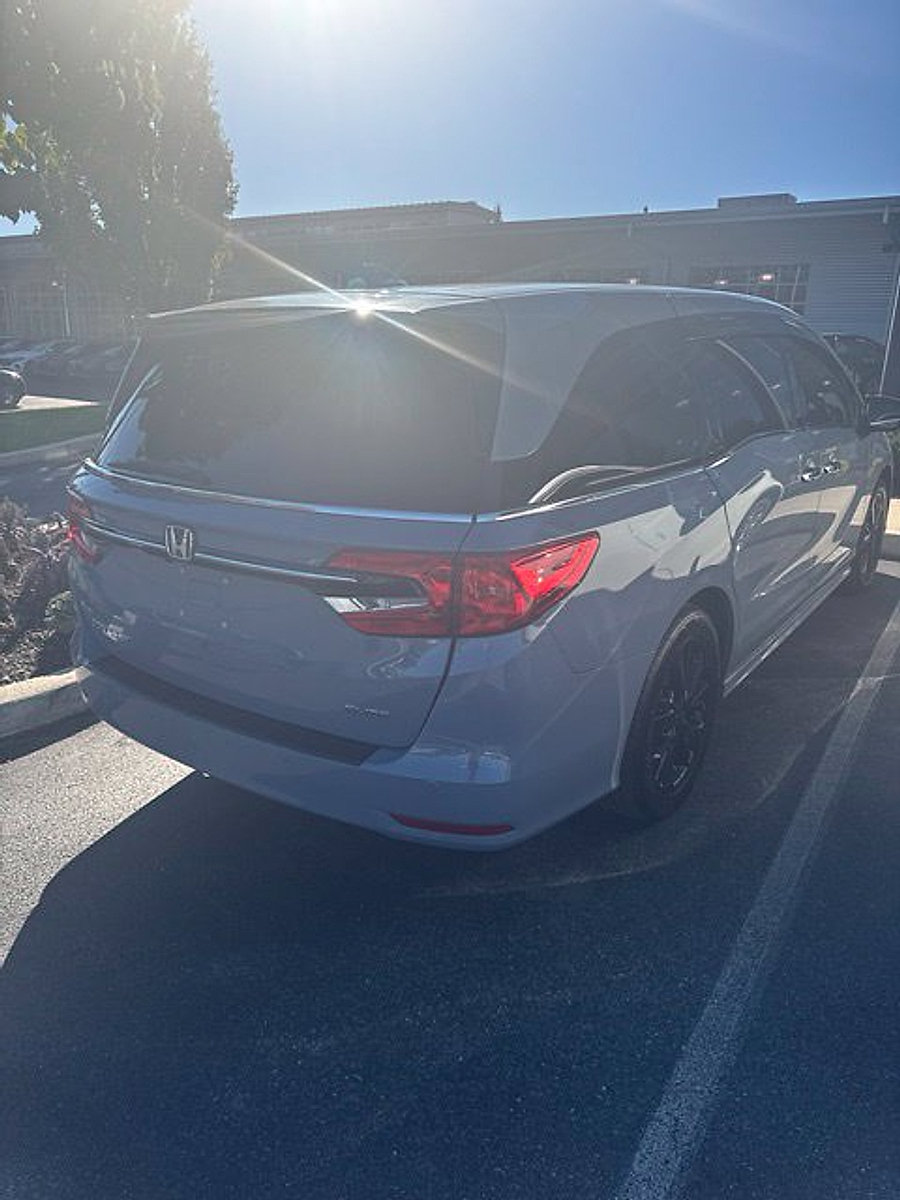Used 2024 Honda Odyssey Elite image 4