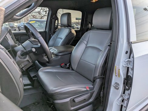 Used 2024 RAM 2500 Tradesman w/ Chrome Appearance Group image 15