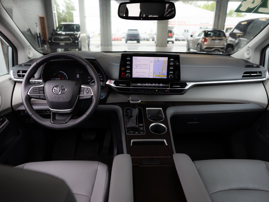 Certified 2024 Toyota Sienna XLE w/ XLE Plus Package FWD image 21