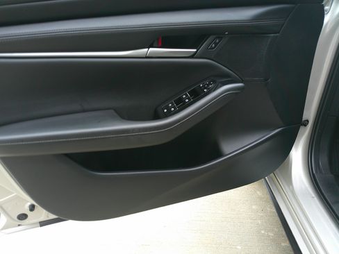 Used 2024 MAZDA MAZDA3 s image 17