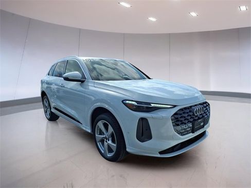 Used 2025 Audi Q5 Premium Plus w/ Premium Plus image 1