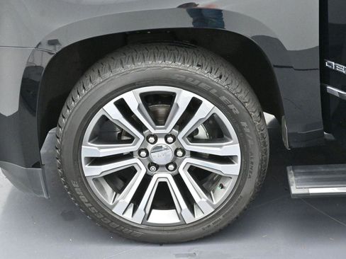 Used 2020 GMC Yukon Denali w/ Denali Premium Package image 44