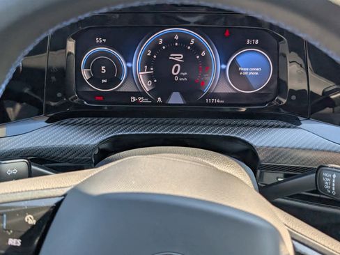 Used 2024 Volkswagen Golf R image 23