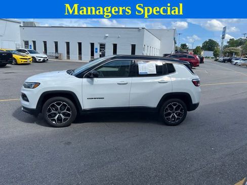 Used 2025 Jeep Compass Limited AWD/4WD image 2