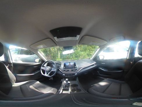 Used 2025 Nissan Altima 2.5 SV FWD image 37