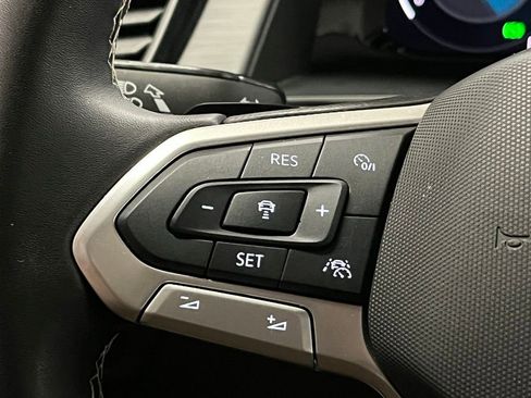 Certified 2025 Volkswagen Atlas Cross Sport SE w/ Panoramic Sunroof Package image 27