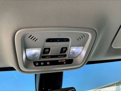 Used 2018 Chevrolet Traverse High Country image 17