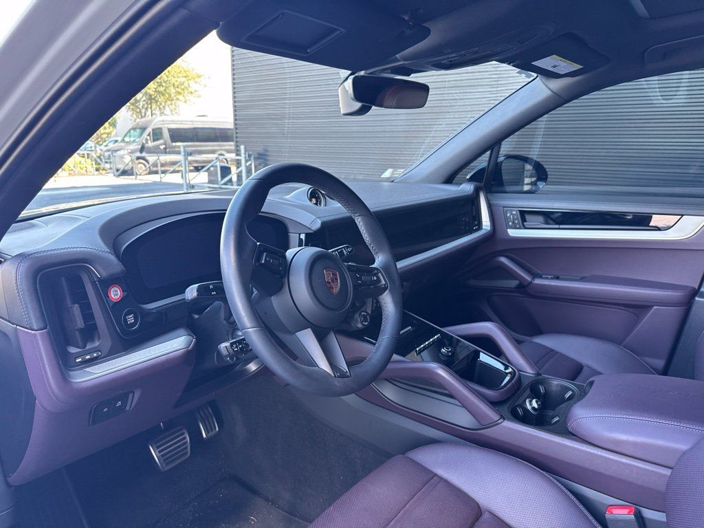 Certified 2025 Porsche Cayenne S AWD/4WD image 8