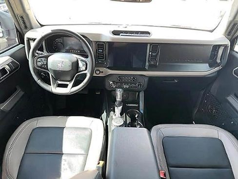 Used 2022 Ford Bronco Wildtrak image 9