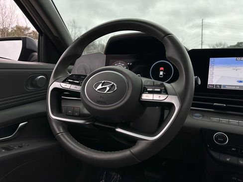 Used 2023 Hyundai Elantra SEL w/ Convenience Package image 20