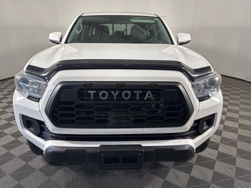 Used 2022 Toyota Tacoma SR AWD/4WD image 3