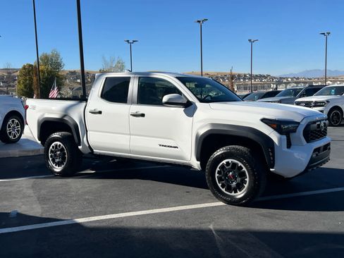 Used 2024 Toyota Tacoma TRD Off-Road image 5