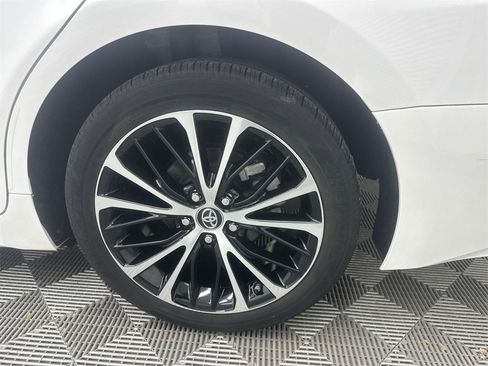 Used 2019 Toyota Camry SE image 19