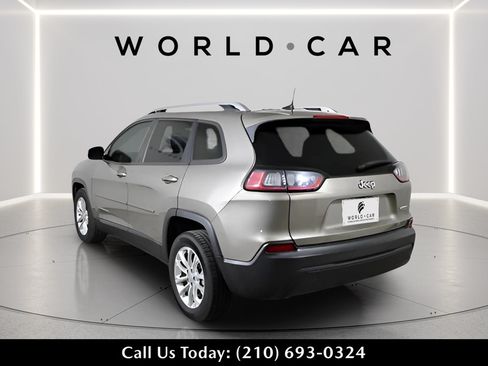 Used 2021 Jeep Cherokee Latitude FWD image 5