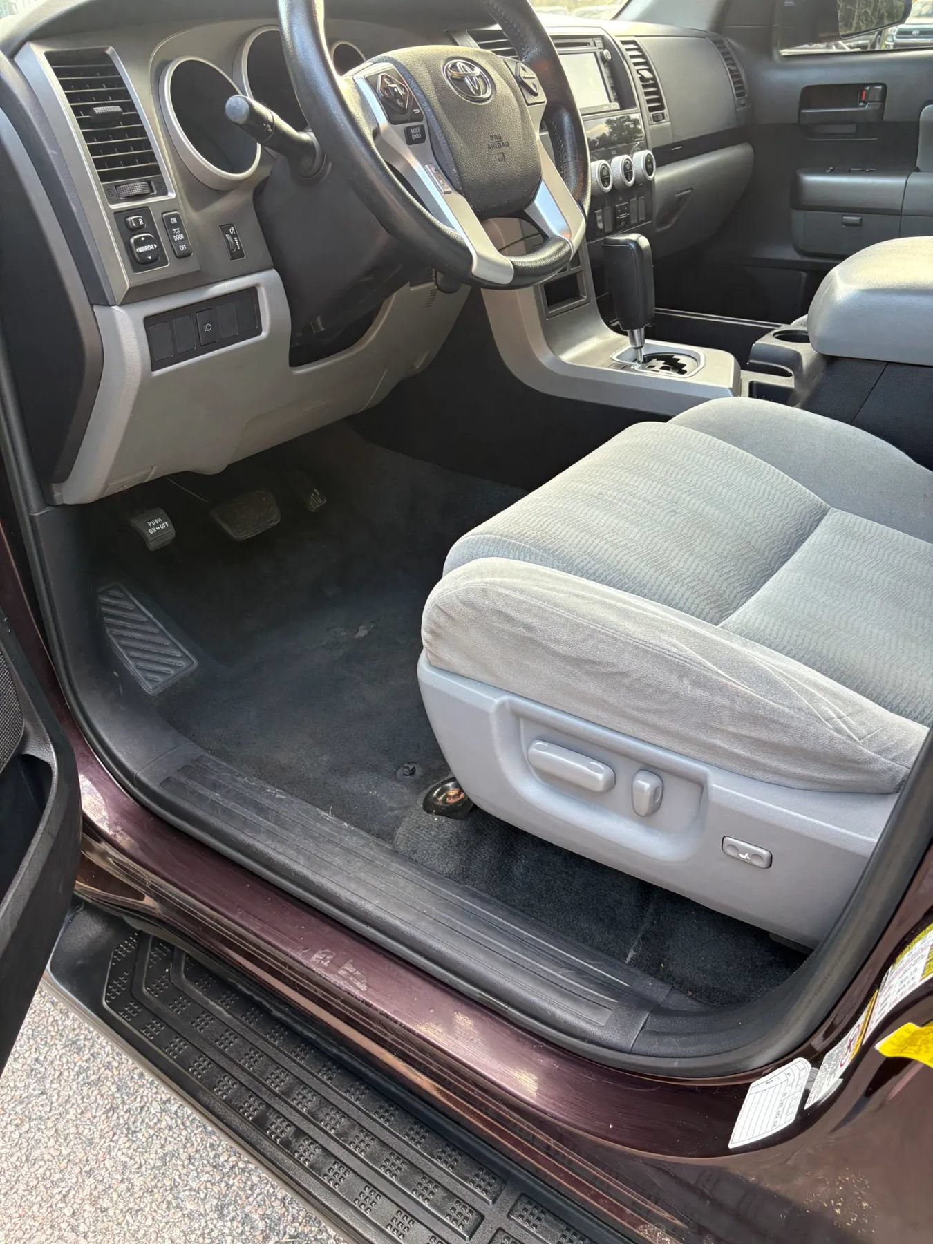 Used 2016 Toyota Sequoia SR5 AWD/4WD image 31