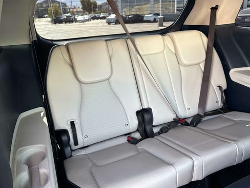 Used 2025 Kia Carnival SX Prestige FWD image 17