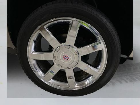 Used 2011 Cadillac Escalade Premium image 19