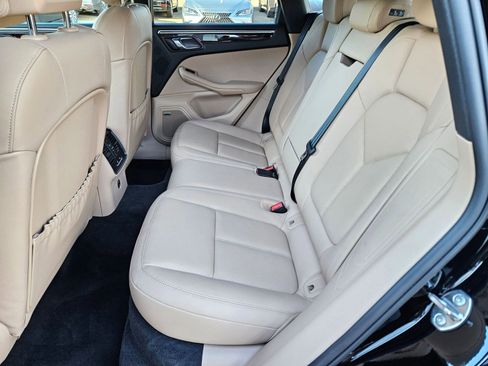 Certified 2023 Porsche Macan S AWD/4WD image 18