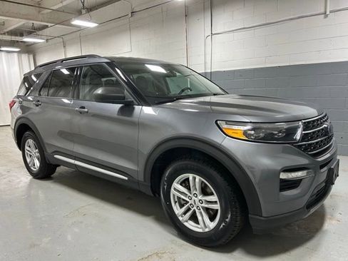 Used 2022 Ford Explorer XLT w/ Equipment Group 202A image 3