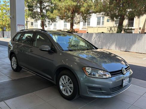 Used 2016 Volkswagen Golf S FWD image 7
