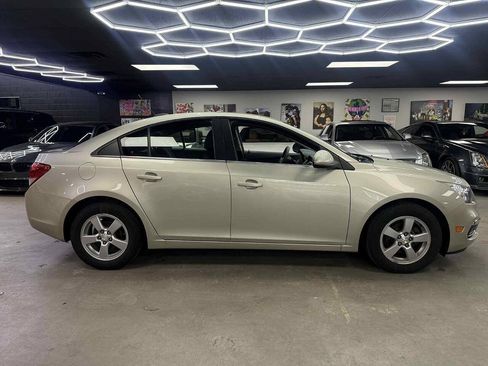 Used 2015 Chevrolet Cruze LT FWD image 4