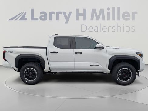 Used 2026 Toyota Tacoma TRD Off-Road w/ TRD Off Road Upgrade Package AWD/4WD image 7