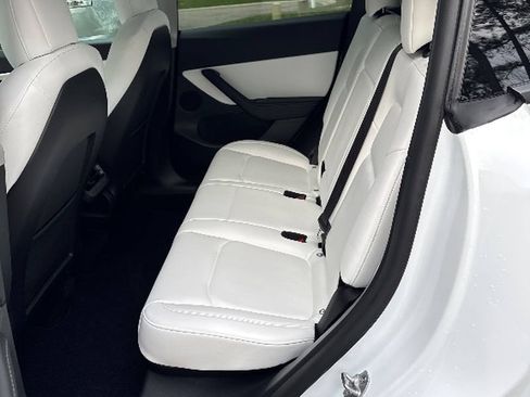 Used 2022 Tesla Model Y Performance image 6