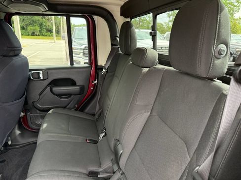 Used 2022 Jeep Gladiator Sport AWD/4WD image 11